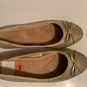 Andiamo Women's Elegant Gold Flats